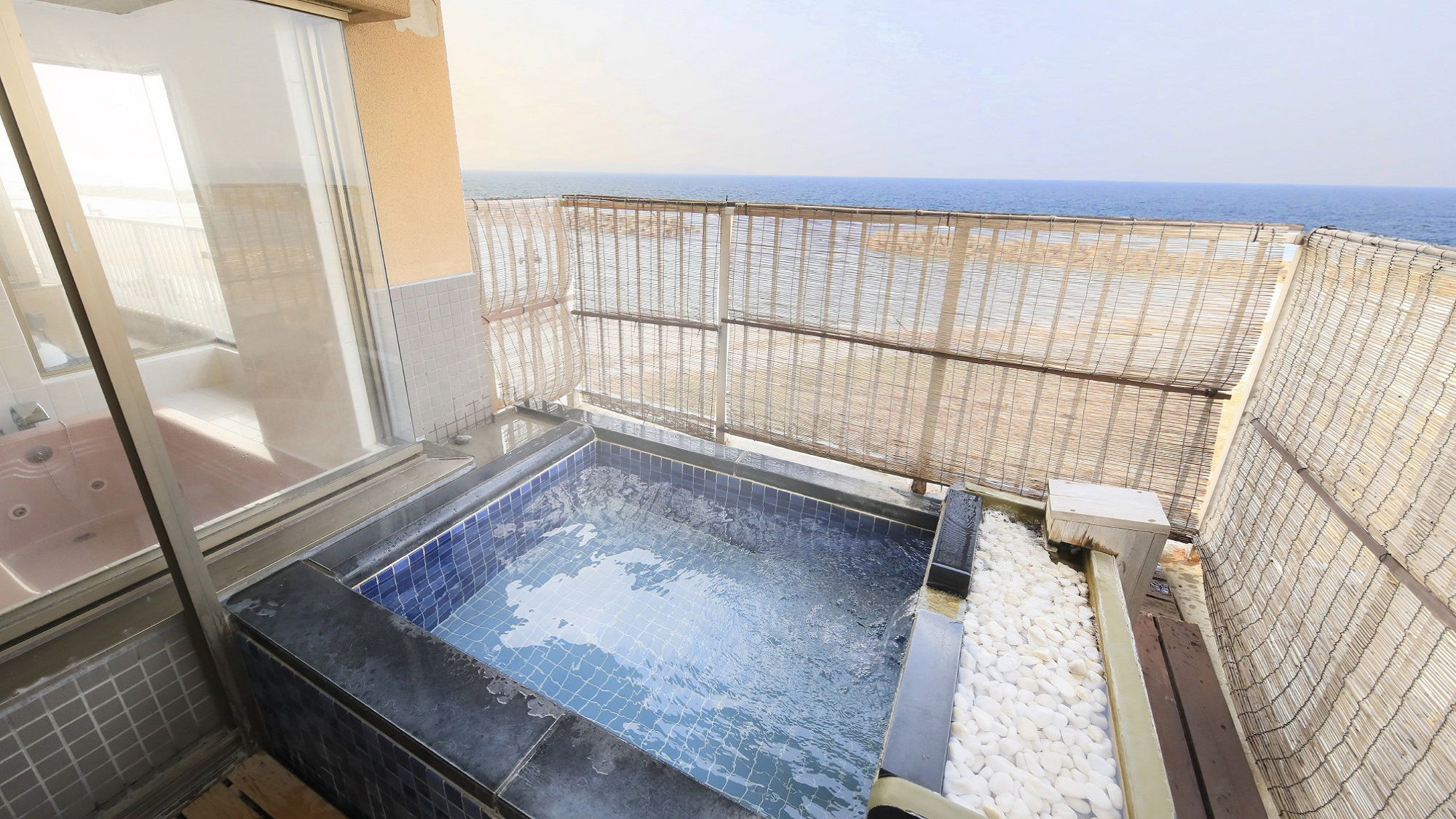 【露天風呂＆展望ジャグジー付き】和室13畳（一例）