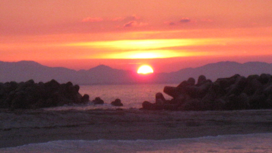 夏は遊歩道からの夕日が綺麗です。