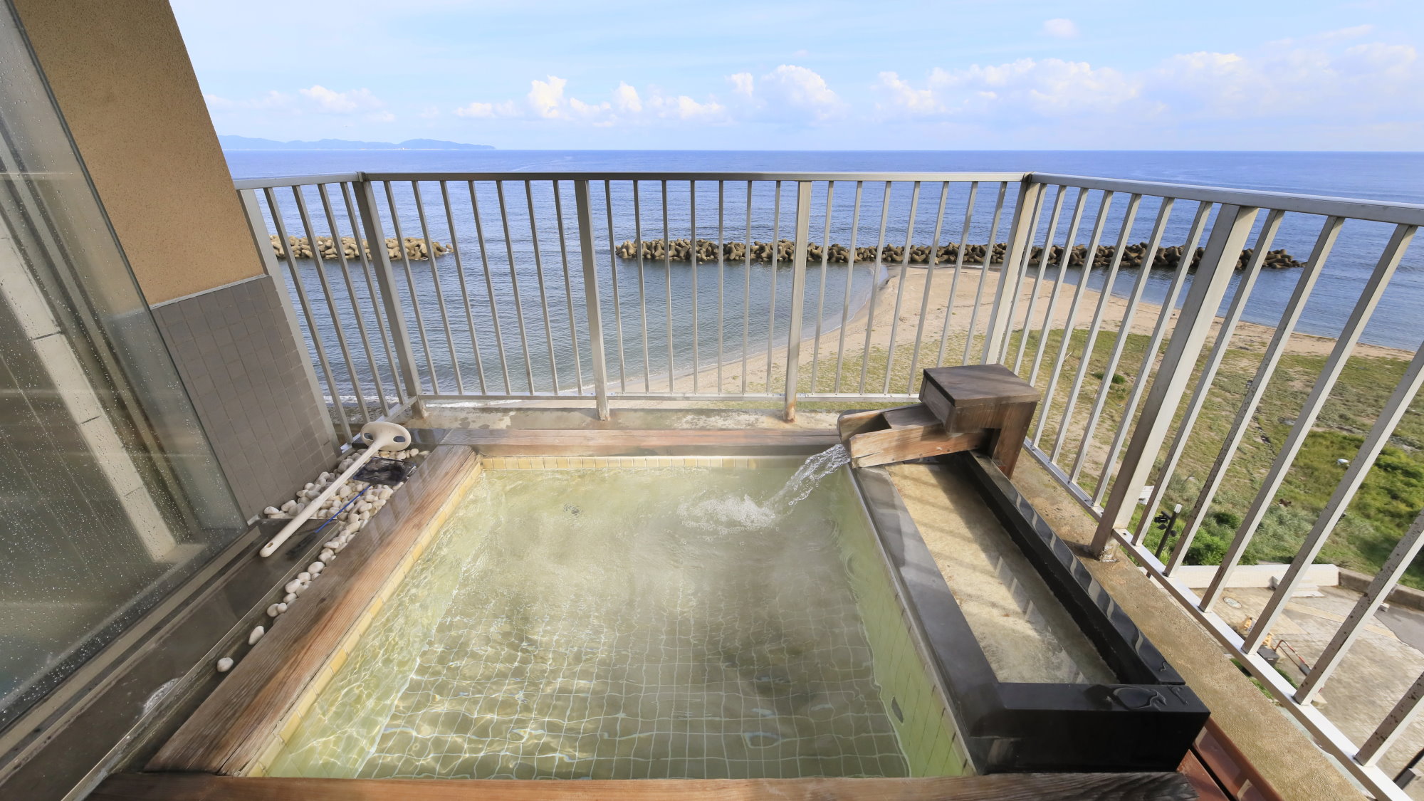 【露天風呂＆展望ジャグジー付き】和洋室ツイン／70㎡（一例）