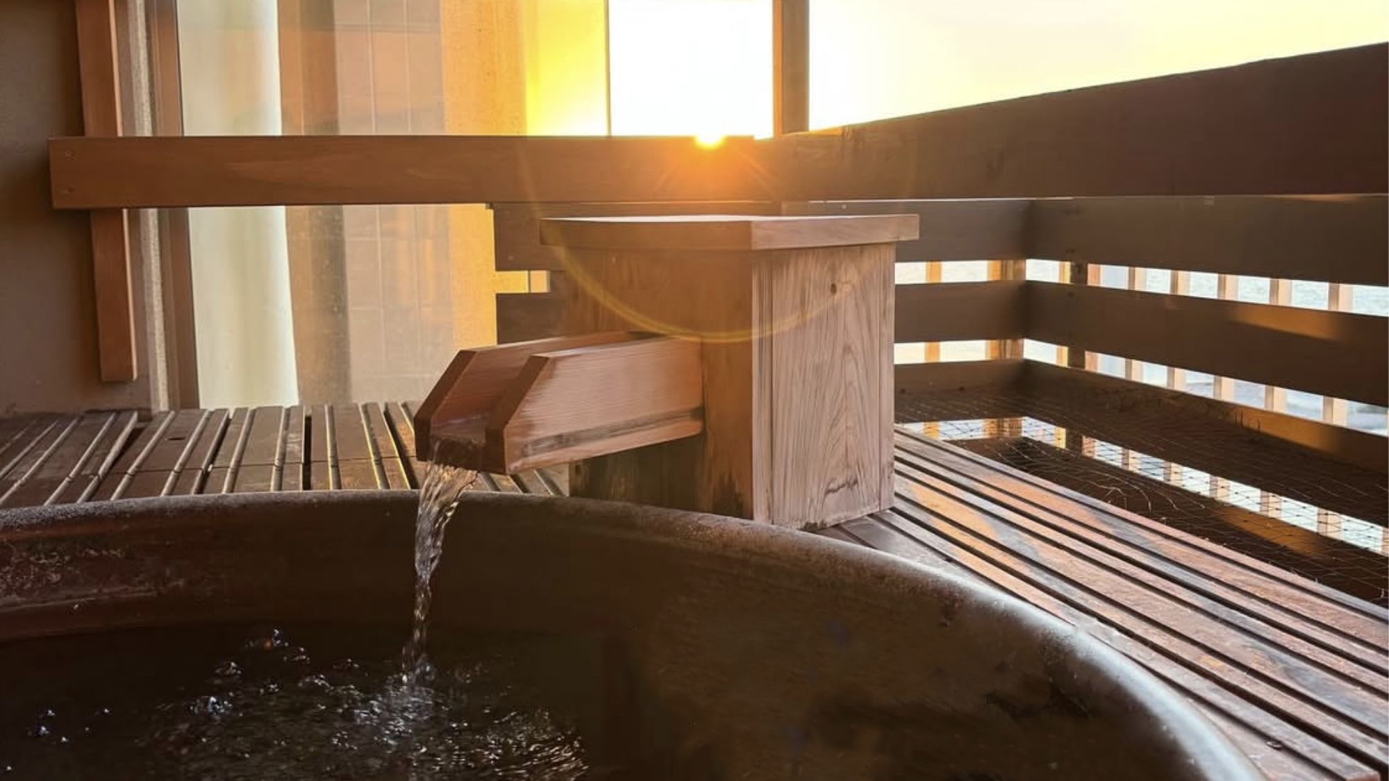 【夏】夕焼け時の客室露天（【露天風呂付】和室8畳）※一例