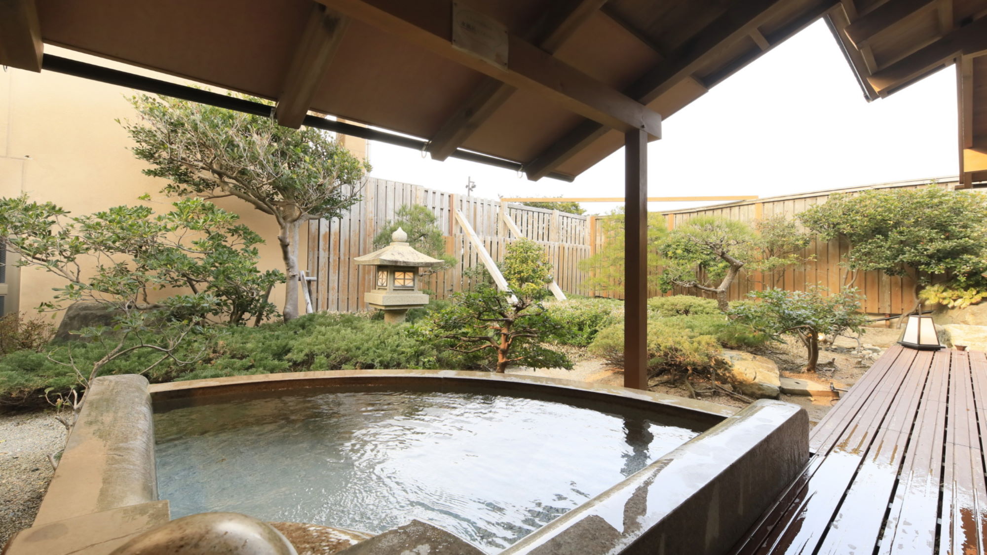 【露天風呂棟／男性用】水風呂