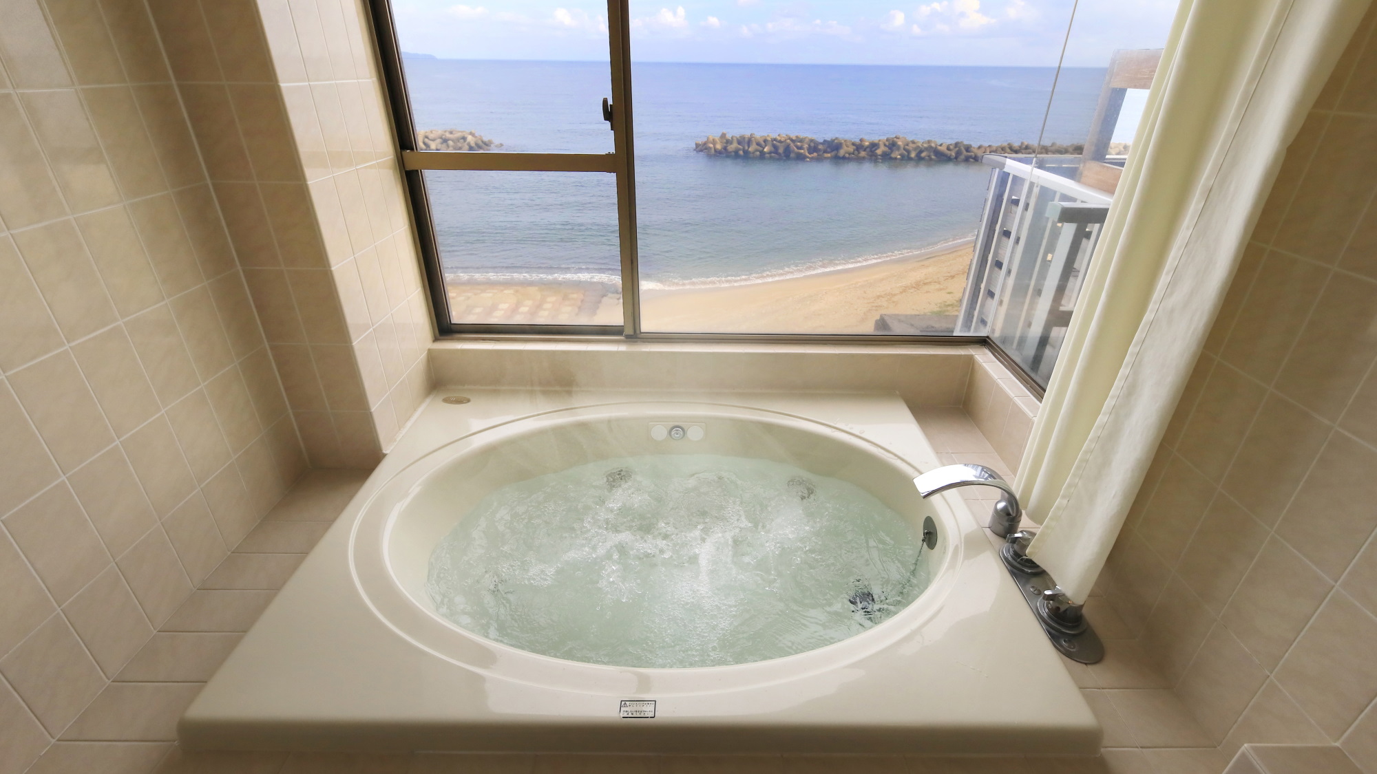 【露天風呂＆展望ジャグジー付き】和室8畳（一例）