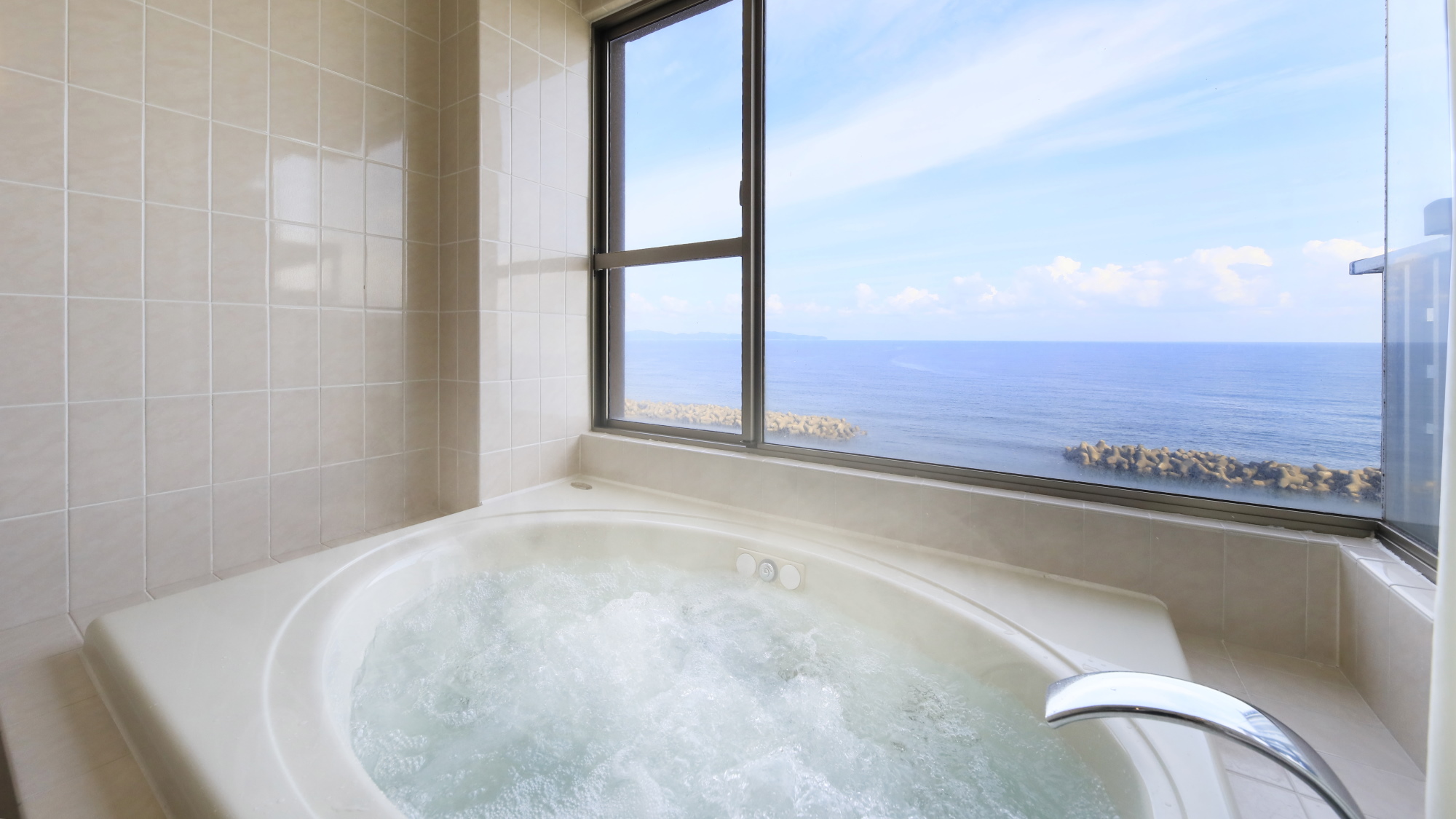 【露天風呂＆展望ジャグジー付き】和洋室ツイン／50㎡（一例）