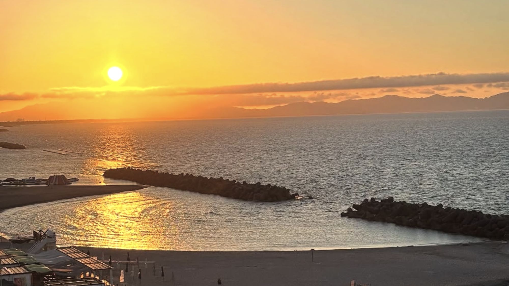 【夏】客室から望む日本海の夕景　※イメージ