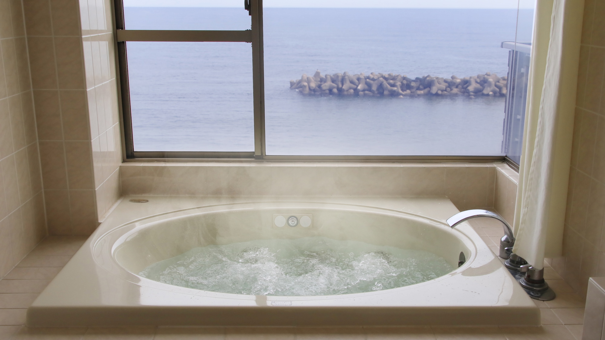 【露天風呂＆展望ジャグジー付き】和室8畳（一例）