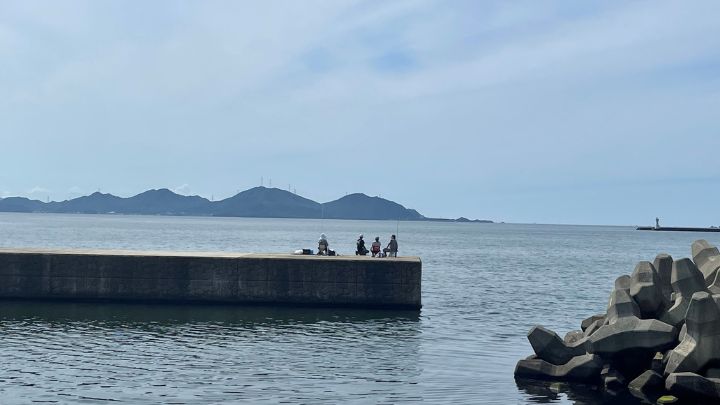 人魚の浜海水浴場の防波堤では、釣りをお楽しみいただけます