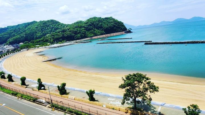 当館目の前の「人魚の浜海水浴場」