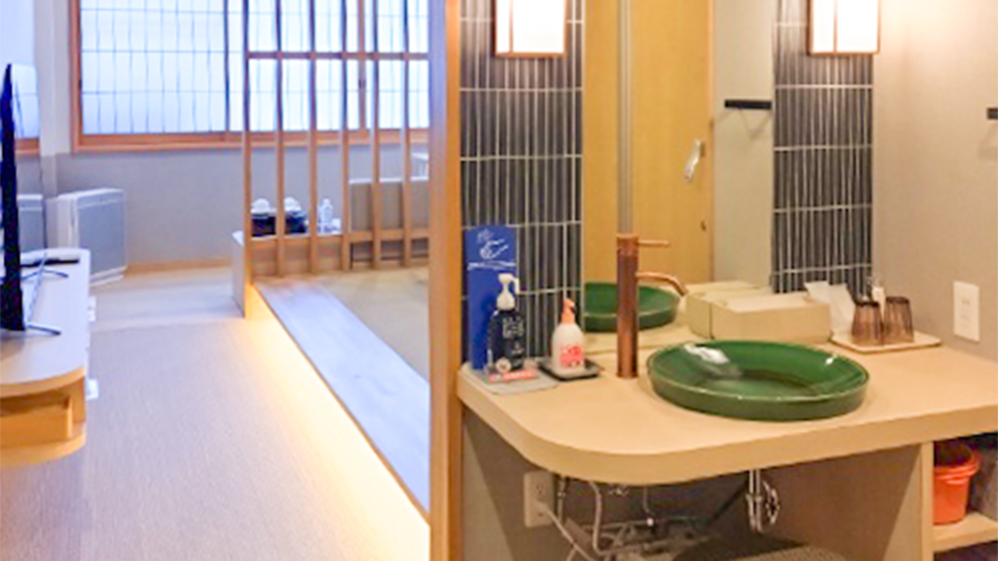 ・【ツイン和洋室・榛名】洗面はお部屋の横にご用意　朝の準備も気兼ねなく進められます