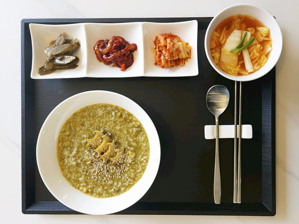 朝食(アワビ粥)