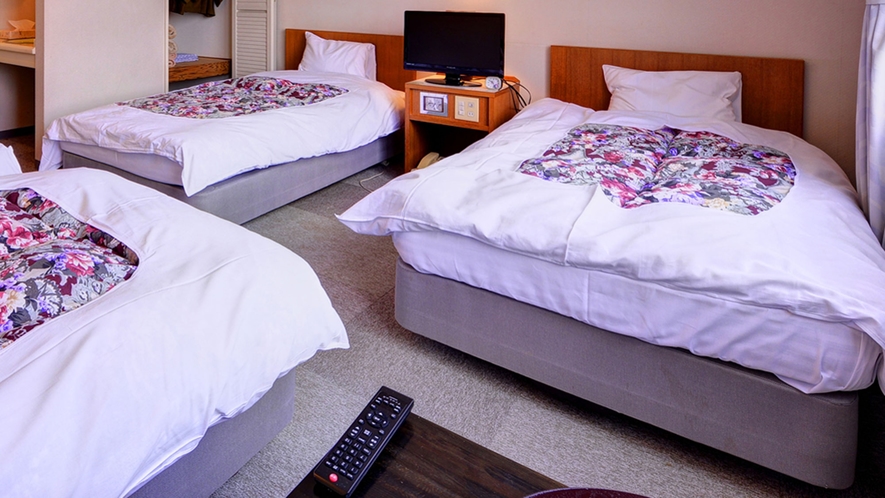 【洋室3ベッド（一例）】シングルベッドを3台設置したお部屋です 