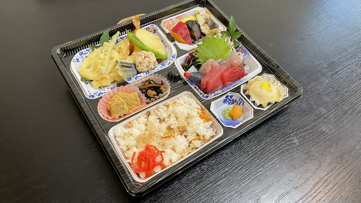 【滝の見えるお部屋確約♪】夕食は地元人気店の特製弁当◆1泊2食付き