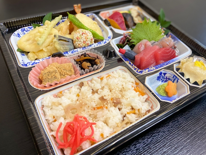 地元人気店の特製夕食弁当(一例)