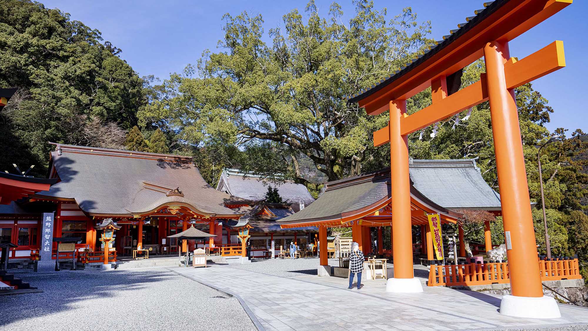 ・【周辺】壮大な自然に囲まれた神秘的な場所。訪れる人々に平和と祝福をもたらします