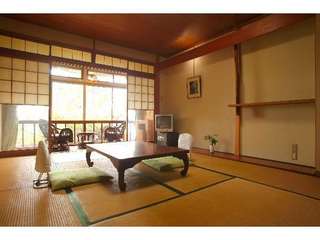 ゆったりと広めのお部屋で寛げる。お部屋...