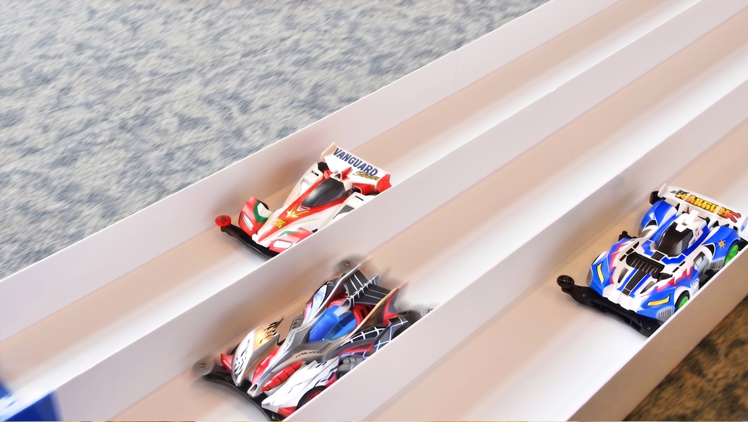 ミニ四駆コースがありますよ