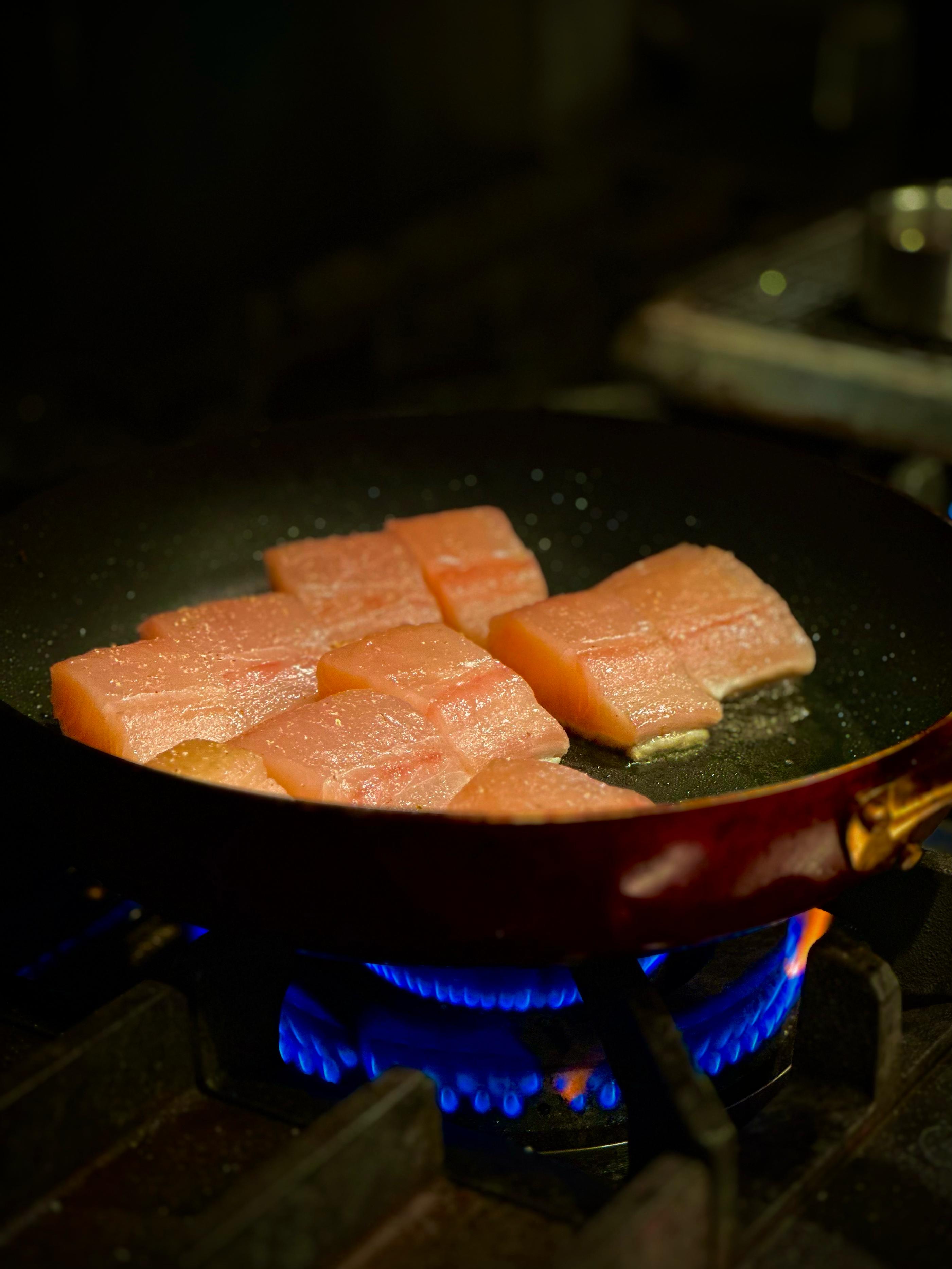 料理　魚ポワレ調理工程　焼き
