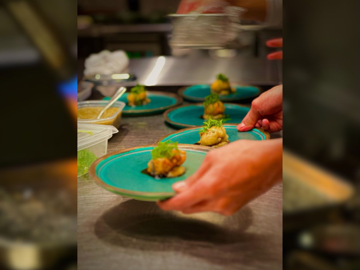 温前菜　運び　横