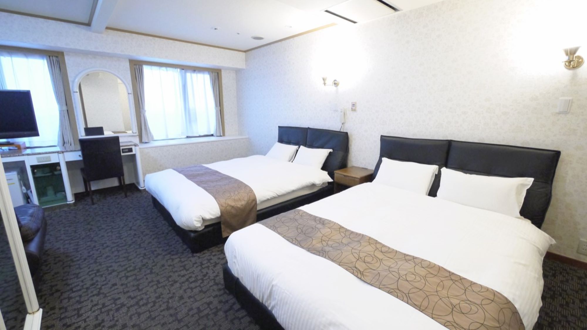 【デラックスツイン】最大5名様でご利用可能（ダブルベッド2台＋エキストラベッド1台利用）