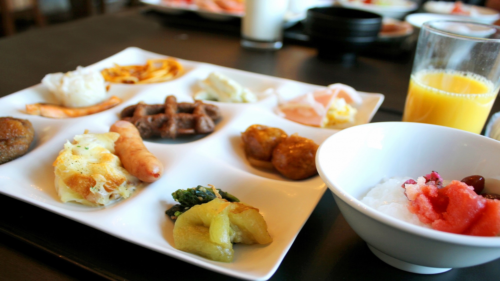 朝食バイキングの一例
