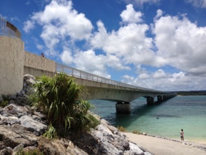 美ら橋から徒歩3分の古宇利大橋とビーチ