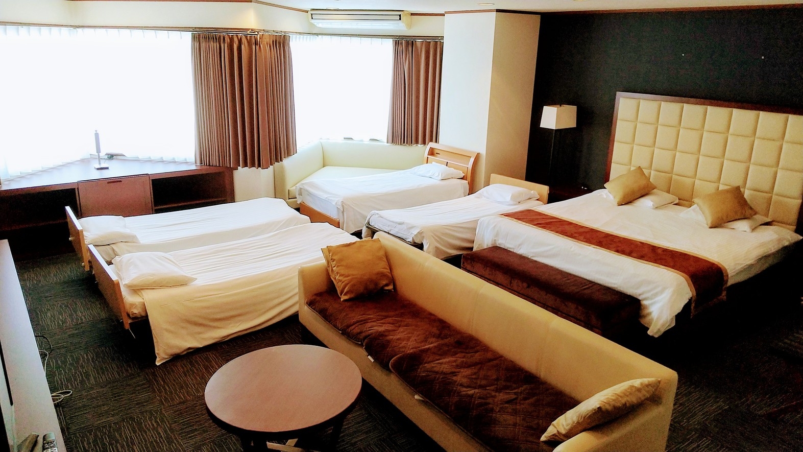 ファミリー大歓迎☆ペンギンの種類世界一☆長崎ペンギン水族館入場チケット付（朝食付）