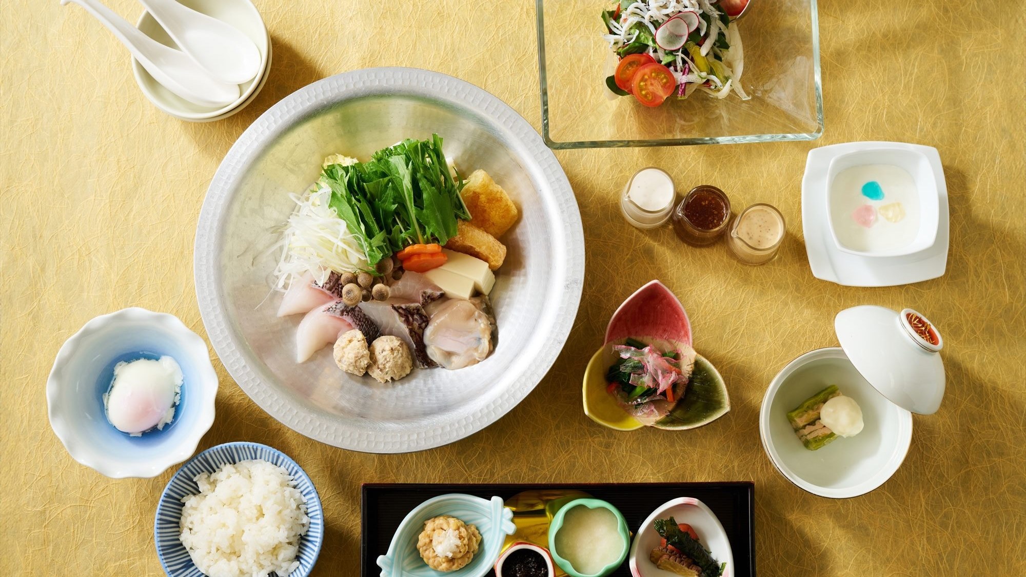 ■朝食一例｜メインは料理長が食べやすくアレンジした秋田の伝統鍋料理『しょっつる鍋』※鍋は2人前