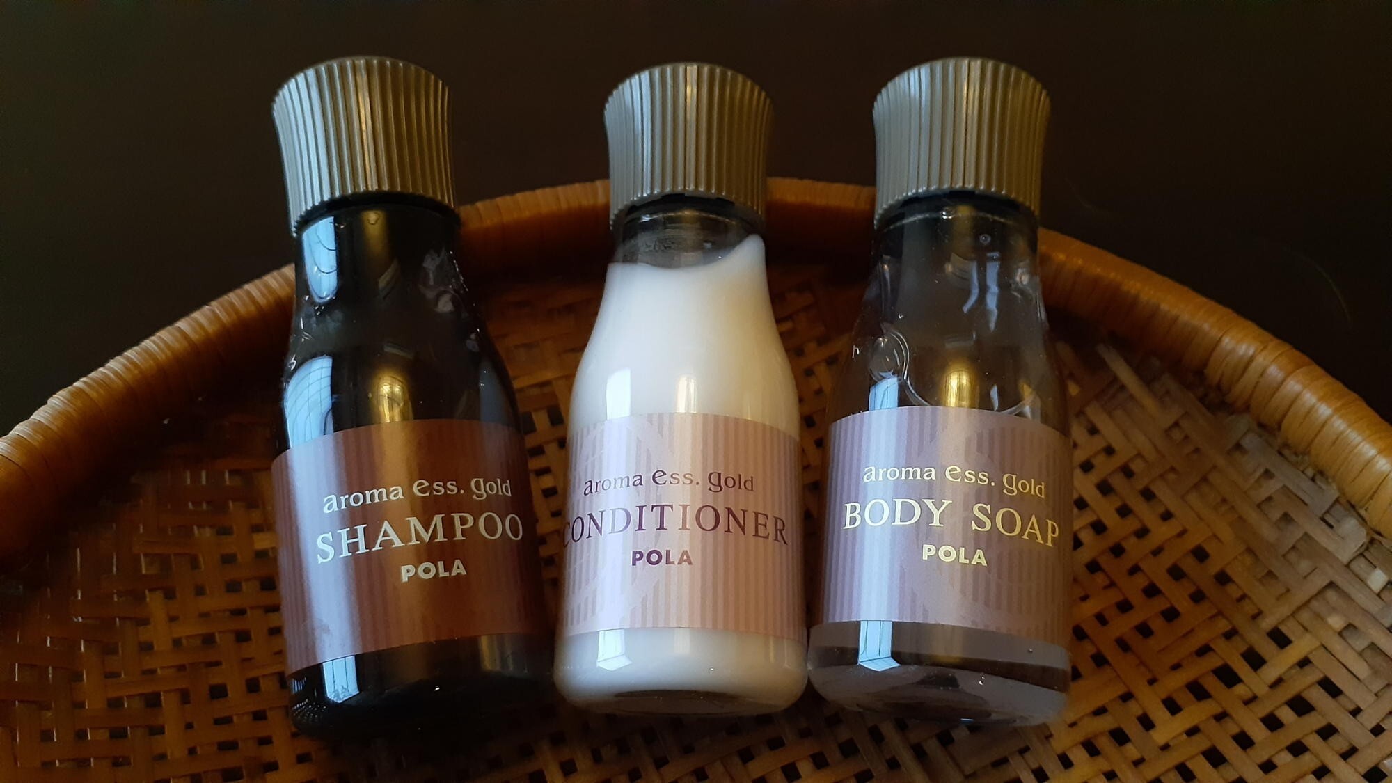 ■お部屋にシャンプー類の設置はございません。ご希望の方にはフロントでミニボトルをお渡ししております。