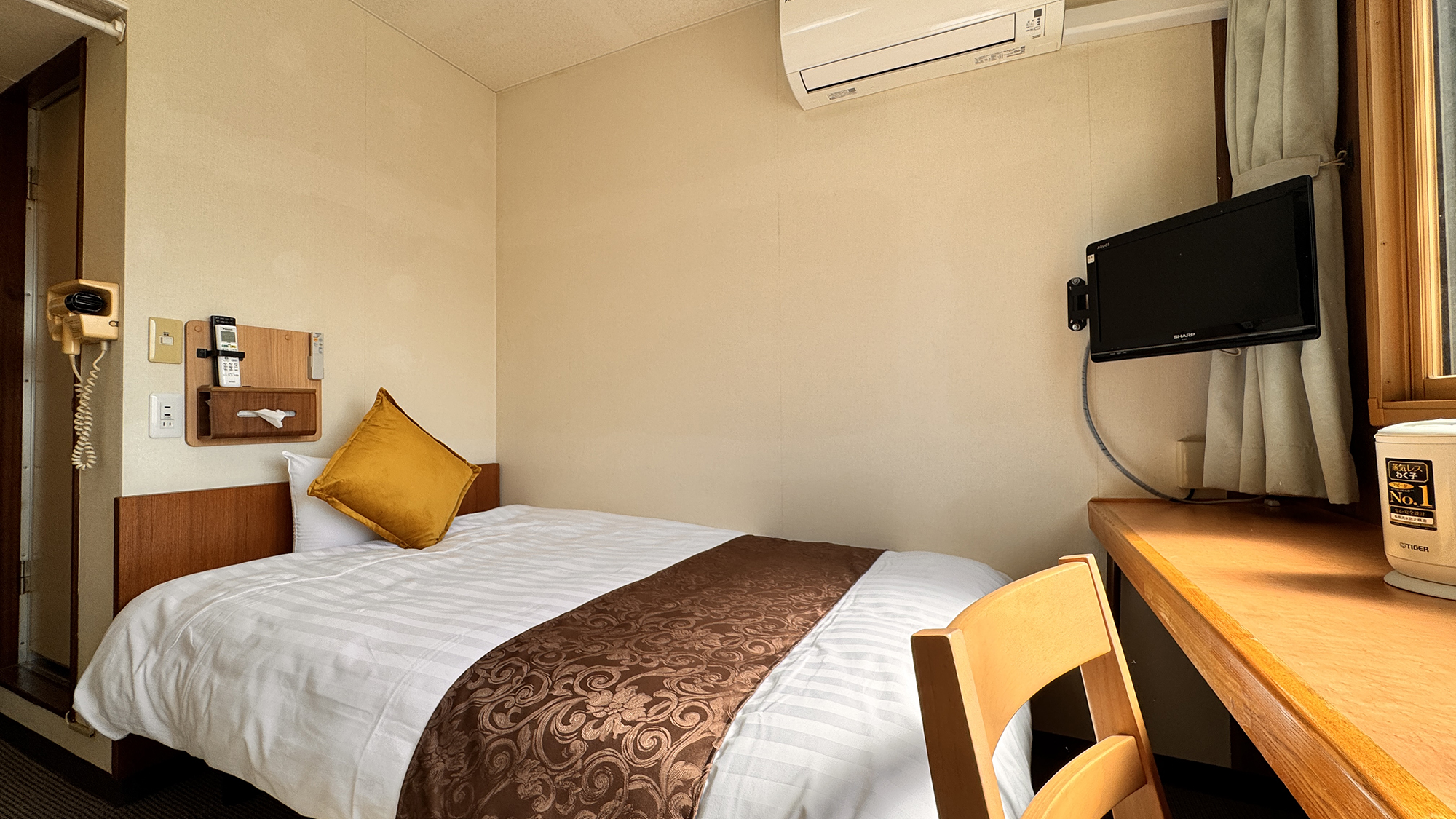 【客室】禁煙セミダブル