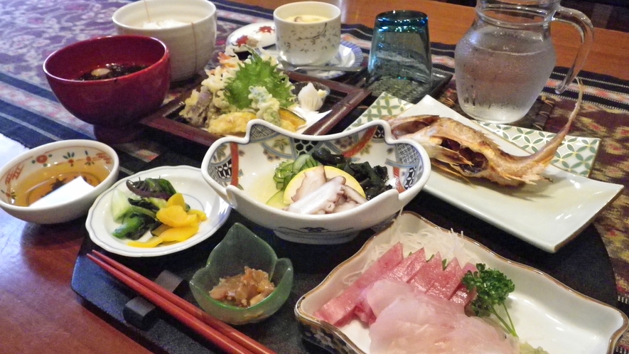 *夕食一例/鮮魚中心の「能登御膳(和食)」をご用意。輪島塗の器で能登の味覚をご堪能ください！ 