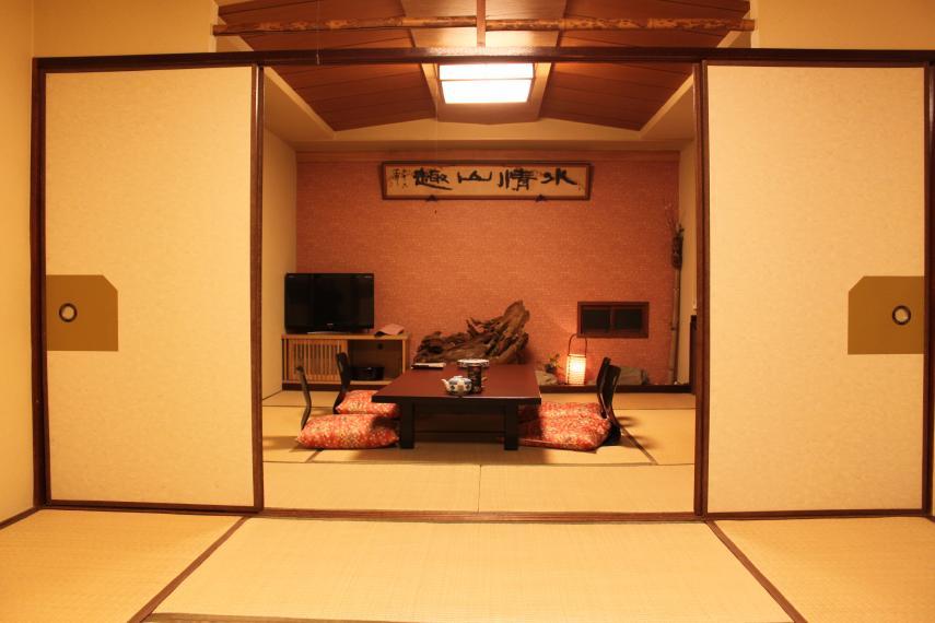Japanese-style rooms with different layouts (14 tatami mat type)