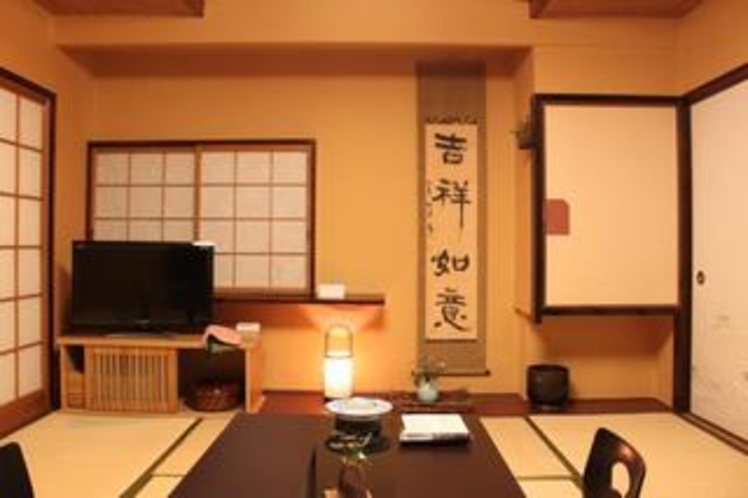 落着いた雰囲気の和室(夜イメージ)