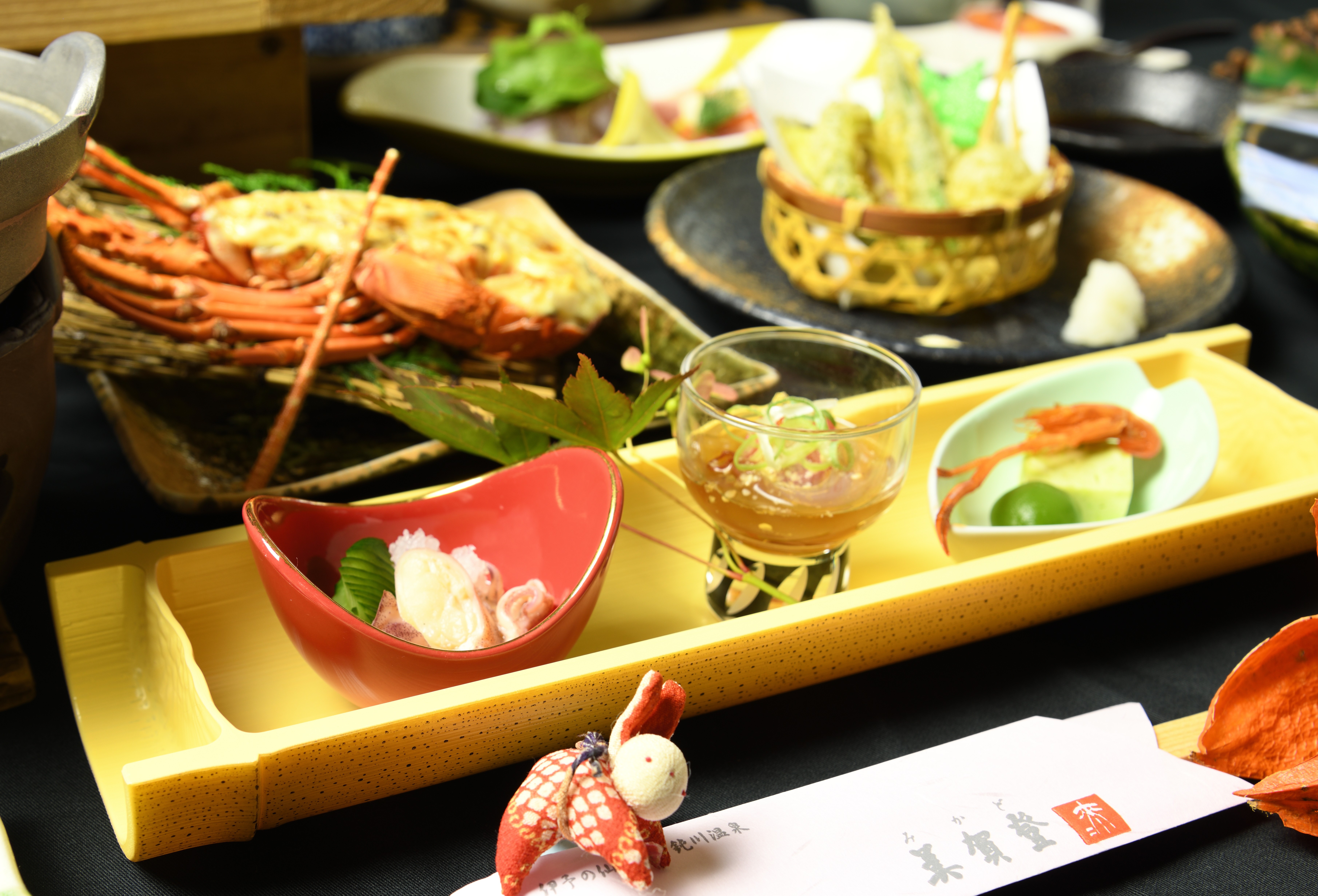 山の幸、海の幸を使用した会席料理(一例)