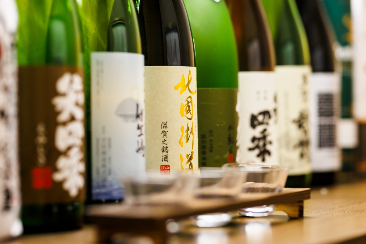 地場の日本酒、ワイン、クラフトビールなどをBAR「IPPUKU」にてご用意しております。