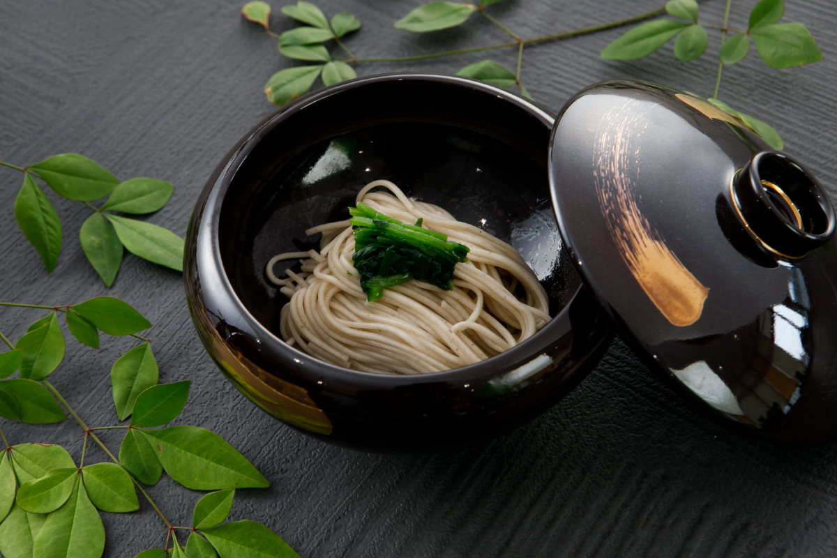 季節ごとに厳選された食材で至高のメニューを。その日の最適な味をお届けします。
