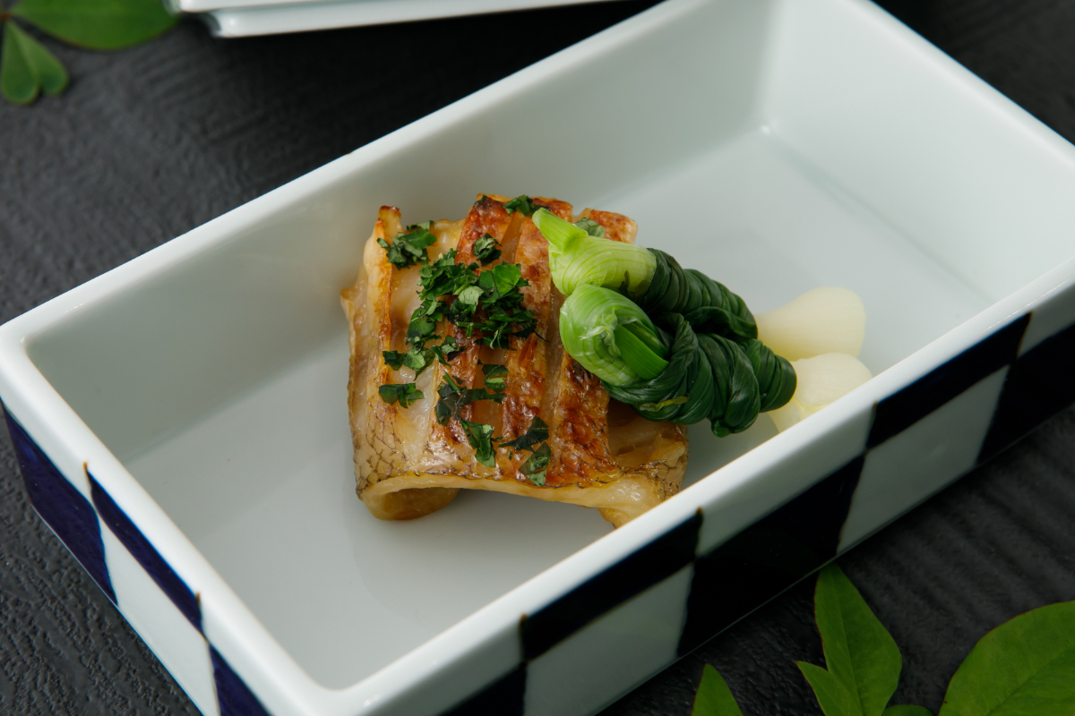 季節ごとに厳選された食材で至高のメニューを。その日の最適な味をお届けします。