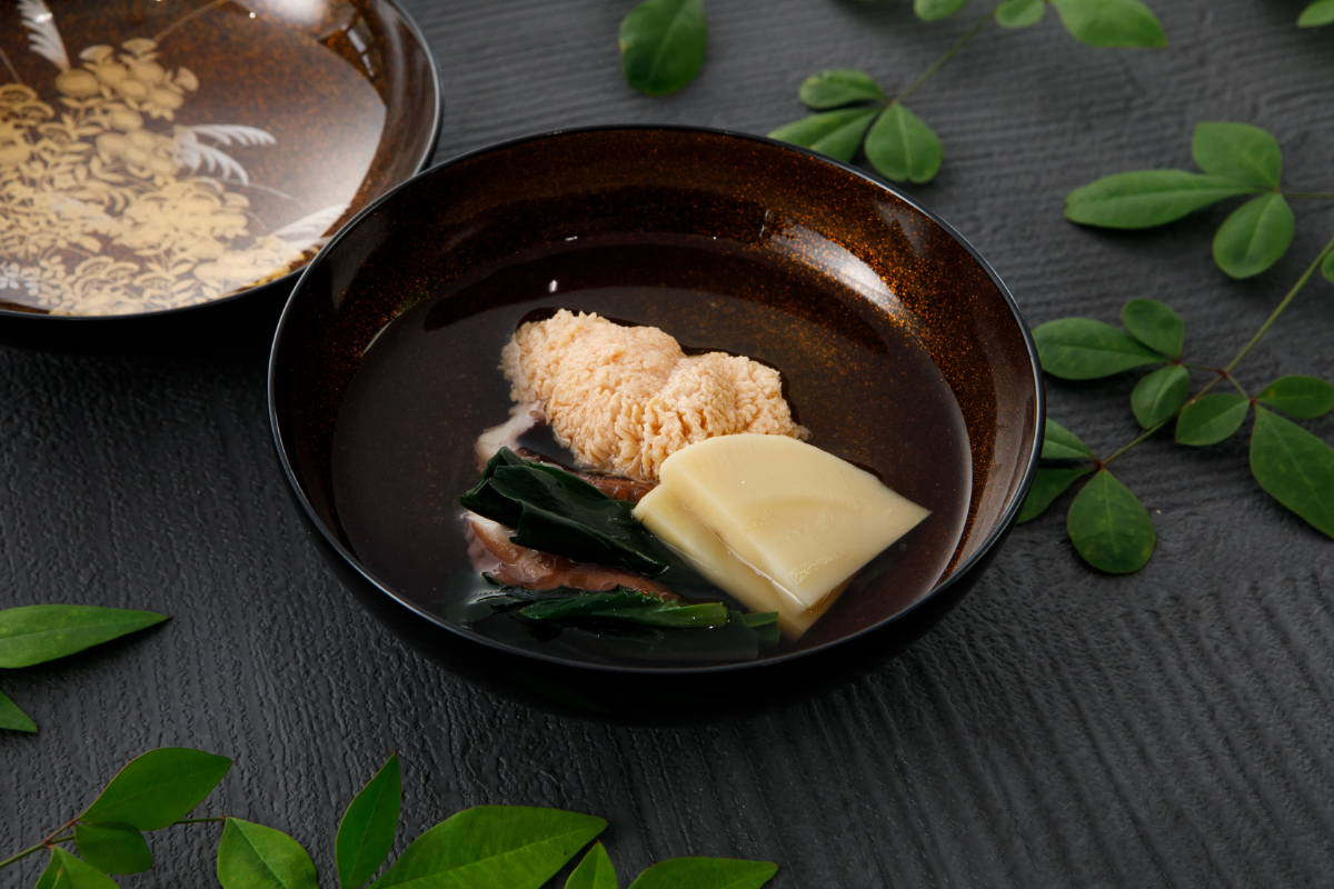 季節ごとに厳選された食材で至高のメニューを。その日の最適な味をお届けします。