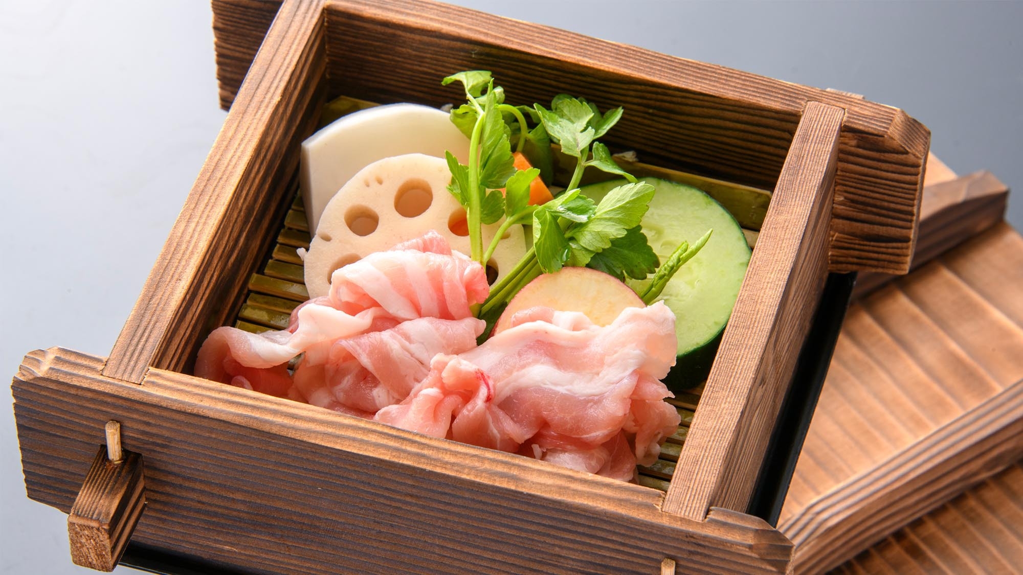 【能登豚せいろ蒸し付じわもん湯治弁当・2食付】加賀野菜と石川ブランド豚のせいろ蒸し付／セルフサービス