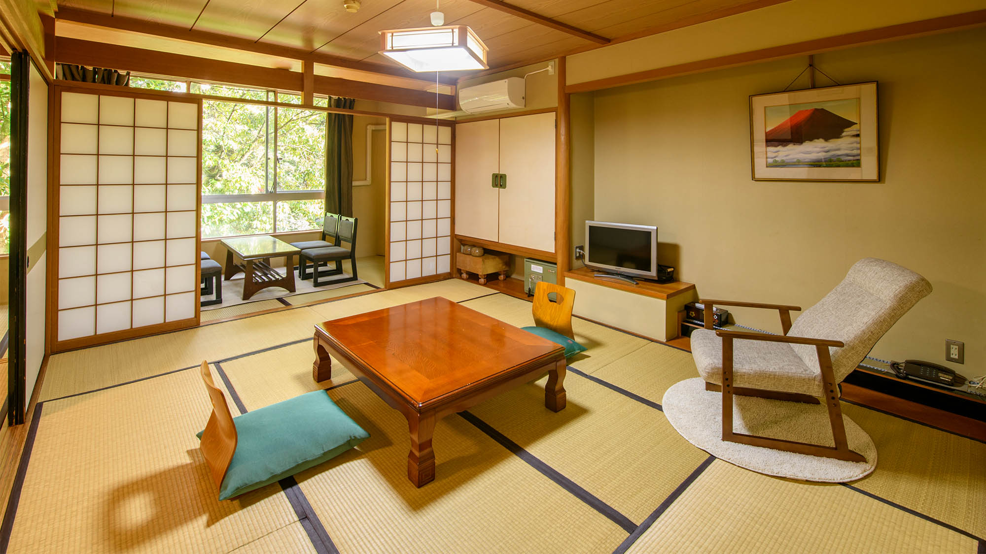 和洋室／ベッドルーム＋和室10畳【ウォシュレット完備／禁煙】