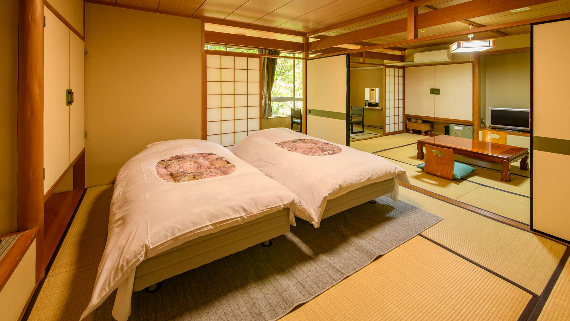 和洋室／ベッドルーム＋和室10畳【ウォシュレット完備／禁煙】