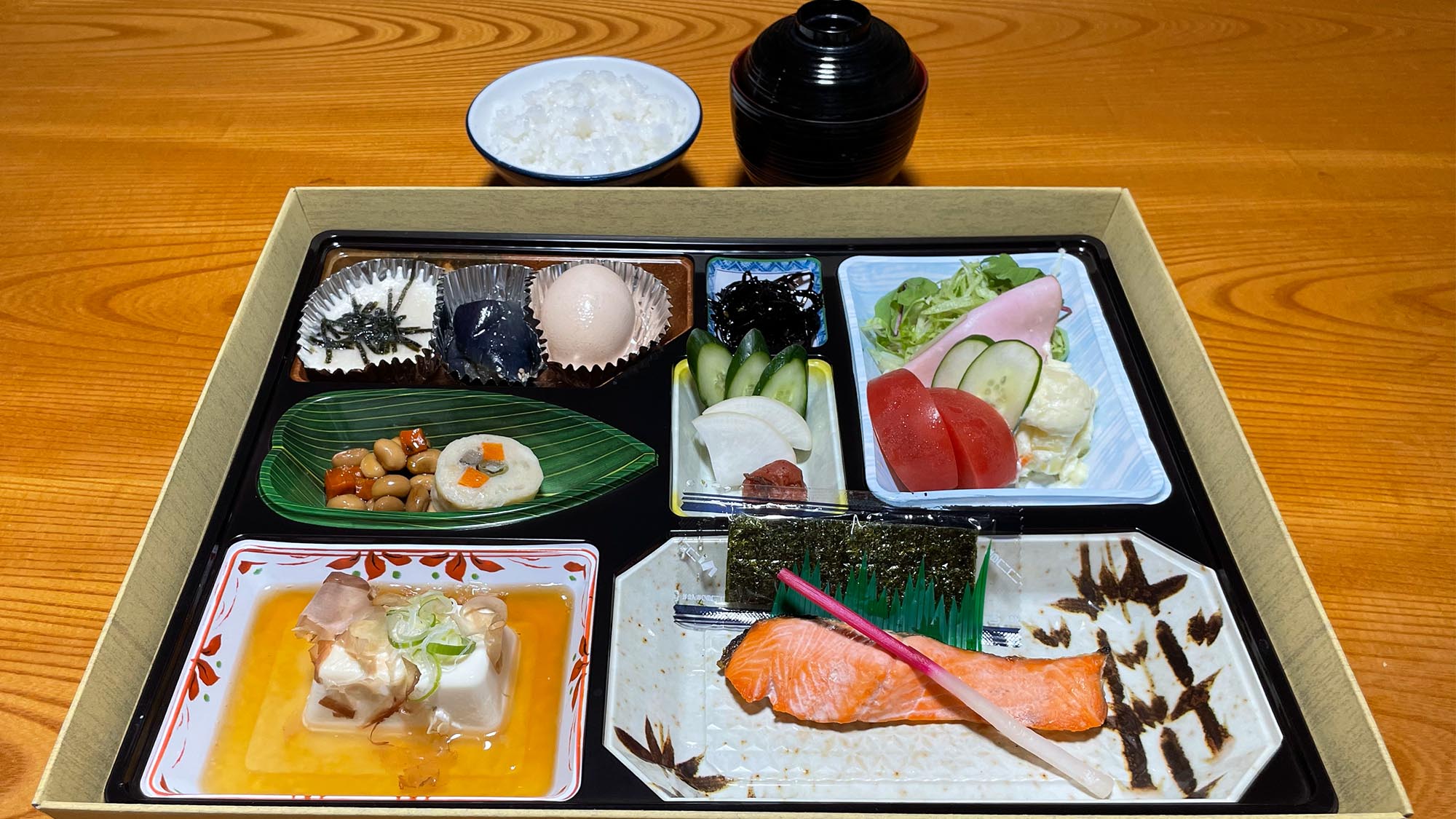 出前湯治弁当／朝食一例