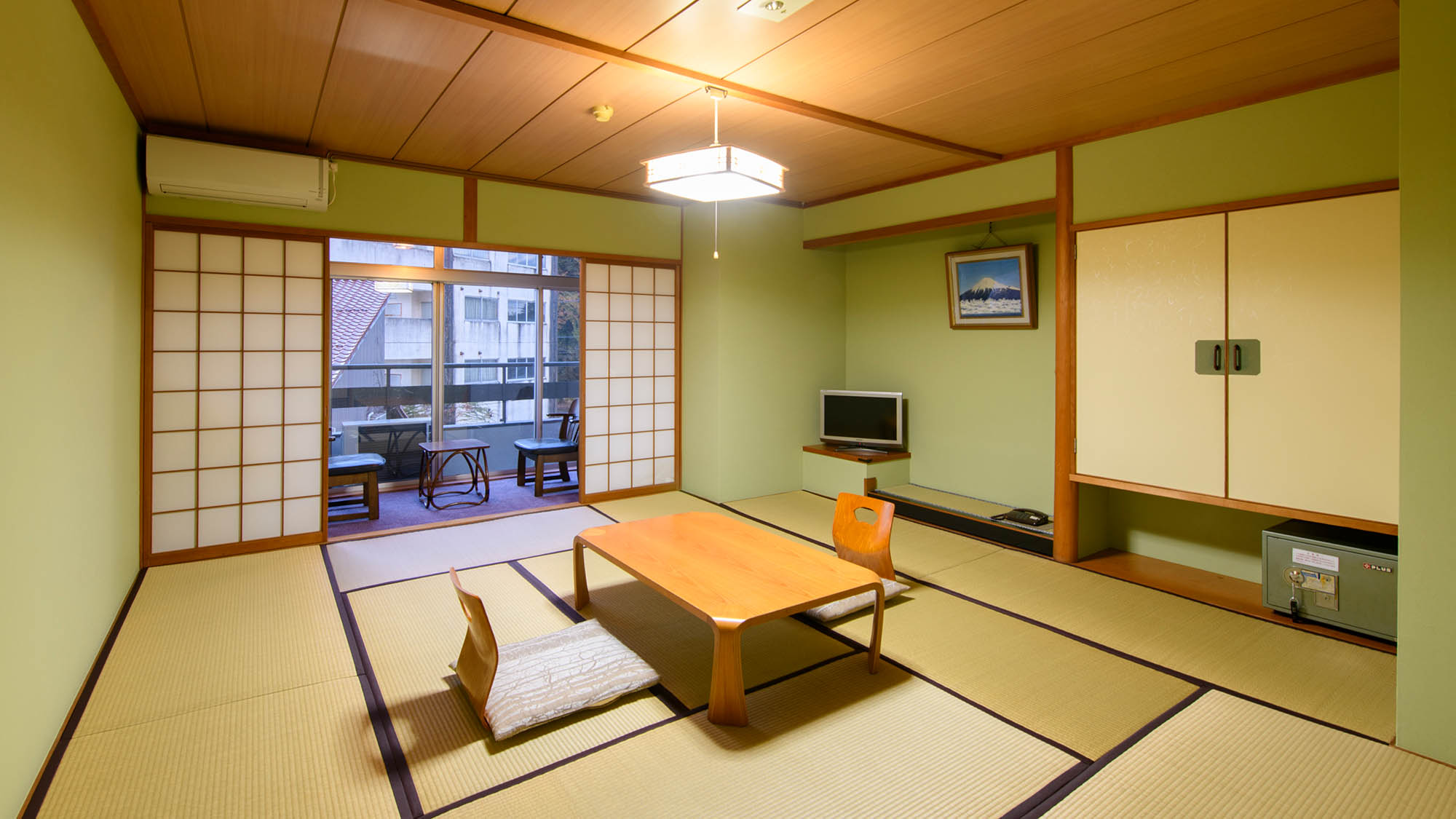 スタンダードな和室１０畳のお部屋です【ウォシュレット完備／禁煙】