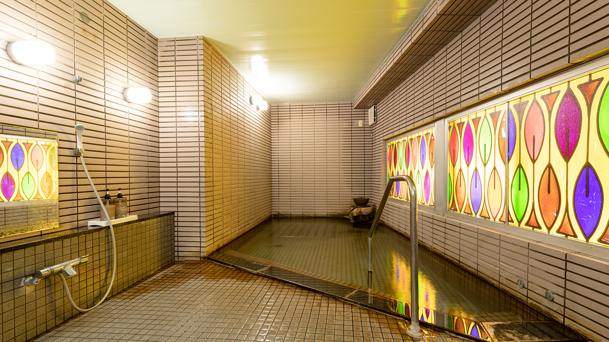 大浴場（女性）／開湯1300年の歴史ある粟津温泉の100％天然温泉をお楽しみください。