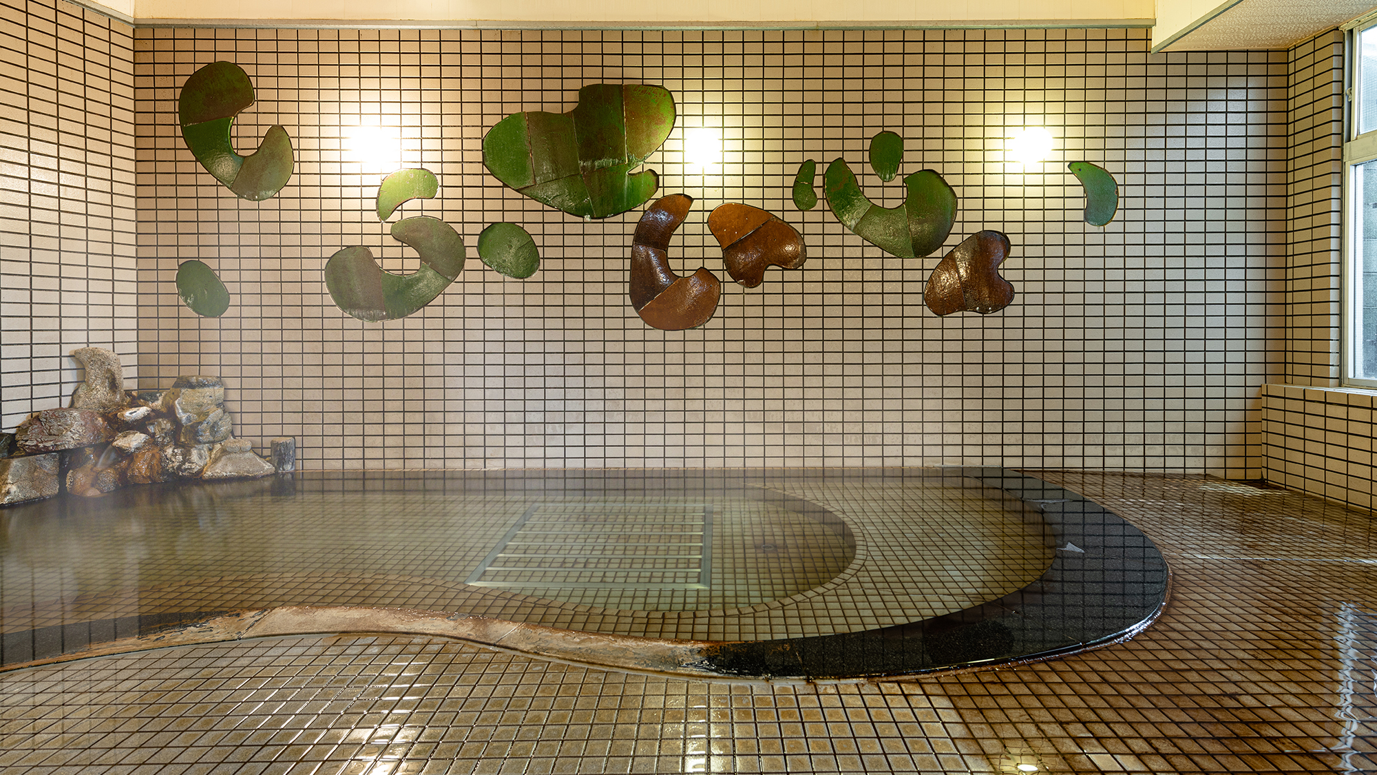大浴場（男性）／開湯1300年の歴史ある粟津温泉の100％天然温泉をお楽しみください。