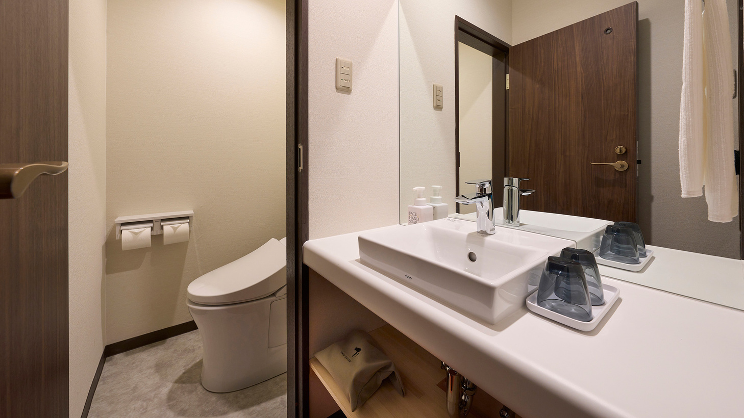 カジュアルルームはシンプルに独立した「洗面台」「トイレ」のみを設置したリーズナブルな価格のお部屋