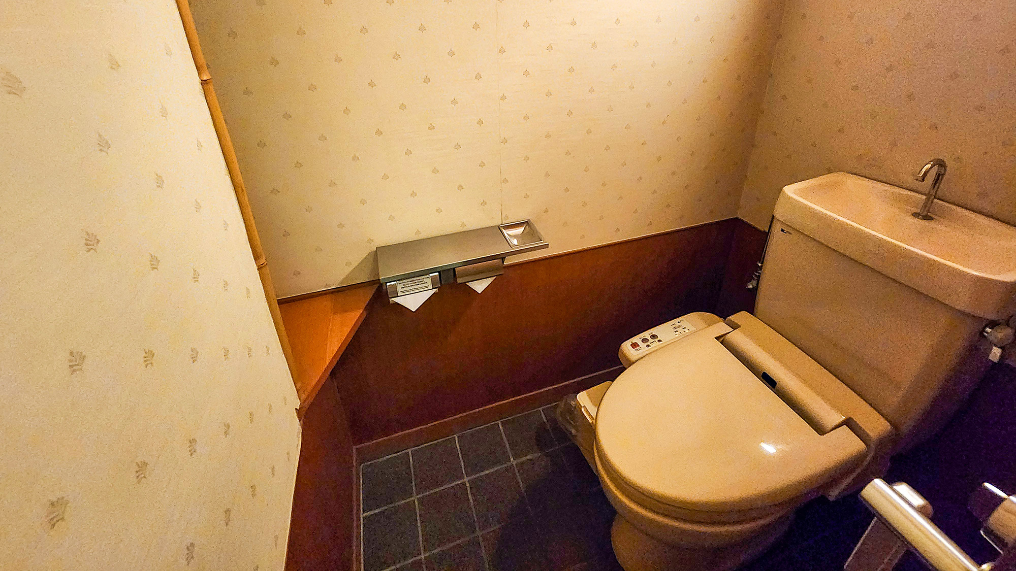 和室ソファー付　トイレ