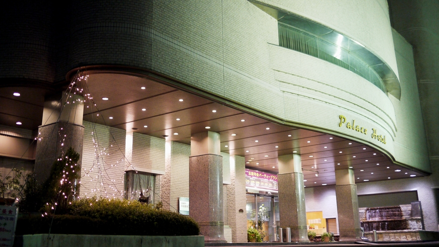 *外観_夜/掛川駅より徒歩5分。ビジネスや観光拠点に便利な立地です。