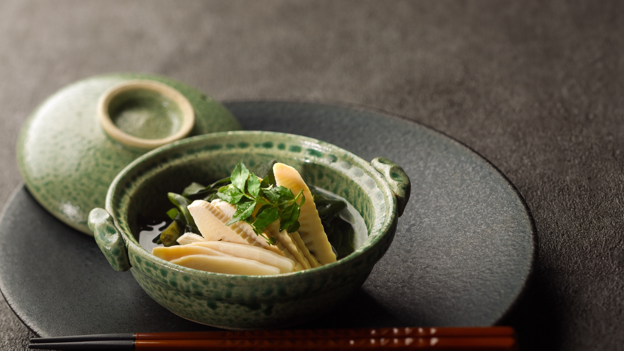 夕食ローカルフード：鳥羽産わかめと筍の吸い物