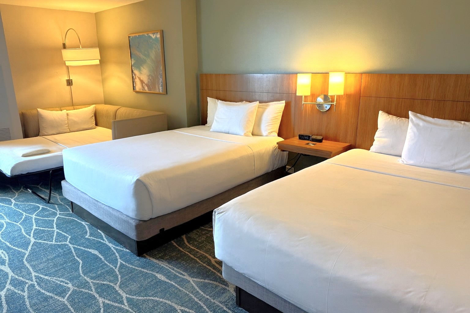 スペシャリティ 2クイーン + ソファーベッド1台