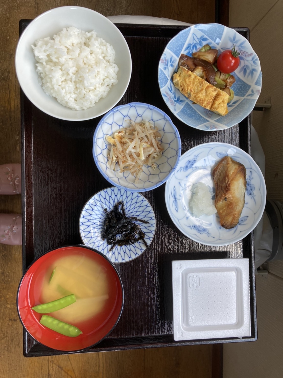 【朝食一例】手作りの朝定食。農家直送のおかわり自由なホカホカご飯。一日の始まりは朝食から！