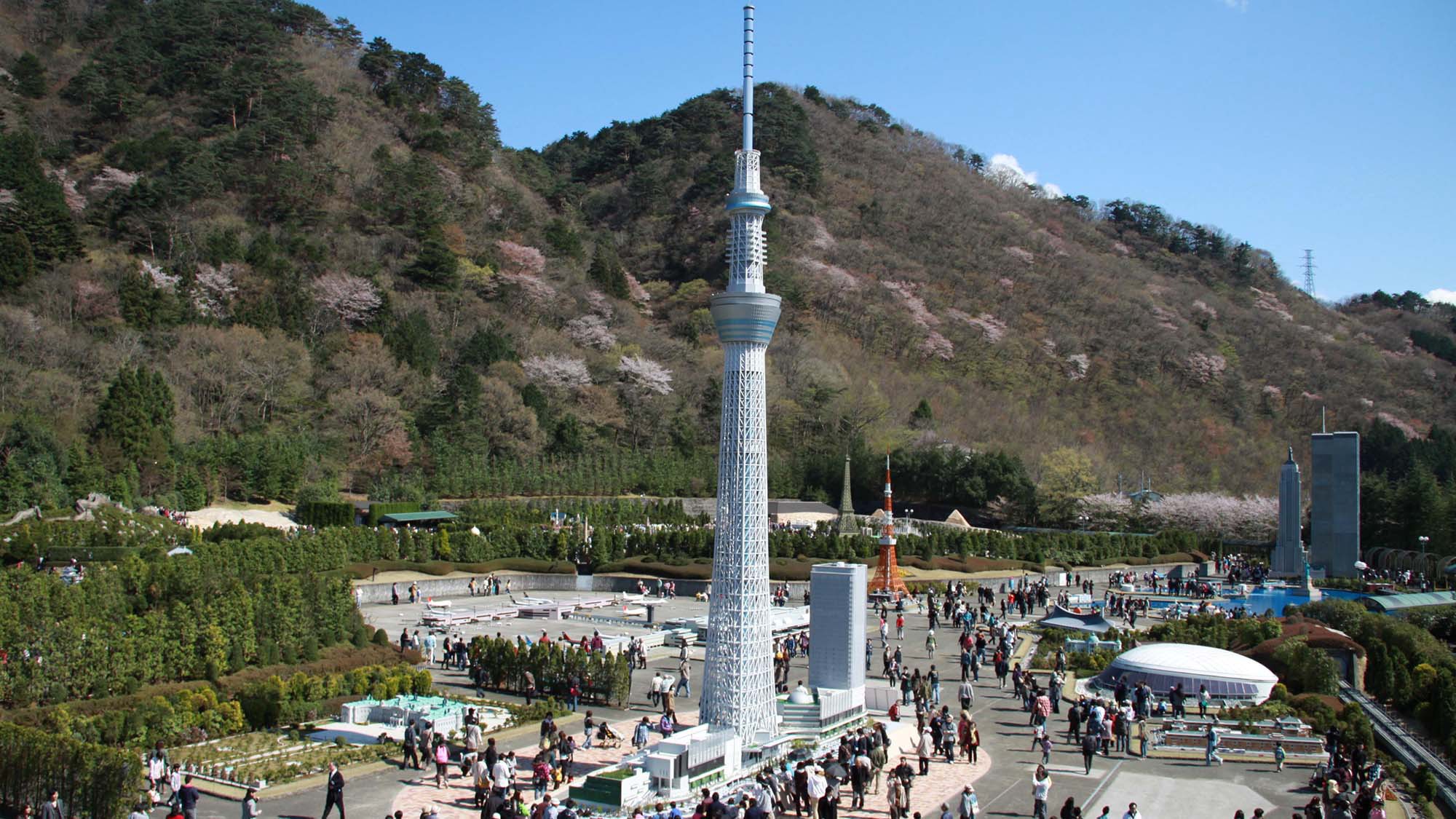 【ファミリー】1日で世界一周！東武ワールドスクウェア入園券付プラン《きすげ》1泊2食